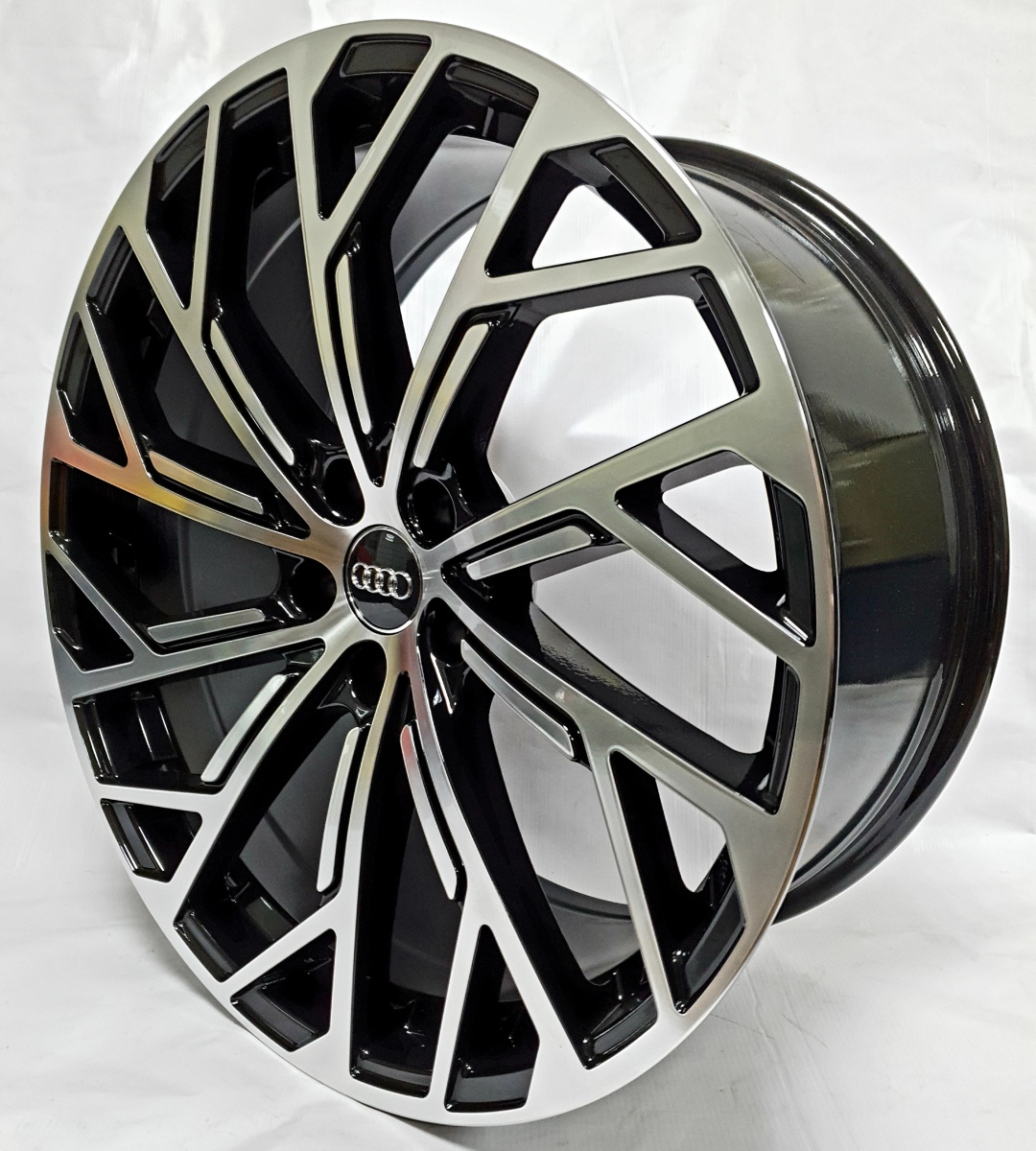 Audi 1765 9x20/5x112 D66.6 ET45 черный