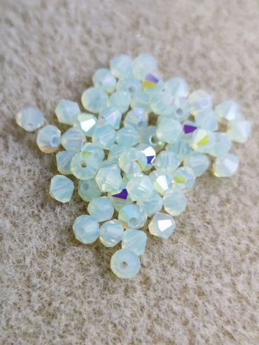 Бусины Preciosa Chrysolite opal AB 4 мм 10 шт
