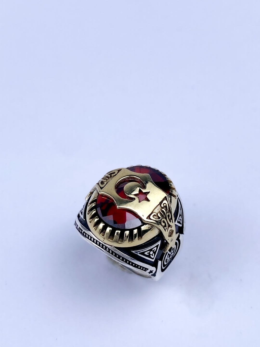 Sharapat Kumisteri S-ER-S-00012 размер 20, 20.5, 21, 21.5 вес 17.3 г серебро, гранат