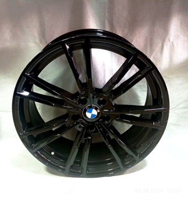 LVZ 203 1356 BMW Glossy Black разно размерные 8x20/5x120 D72.6 ET35 4 диска черный