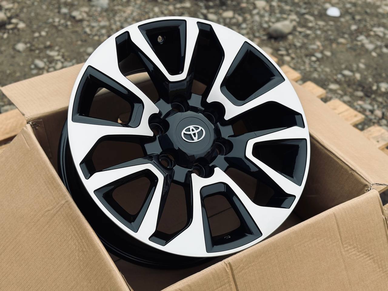 WHEELIO 1203 7.5x17/6x139.7 D106.2 ET25 4 диска черный, серебристый
