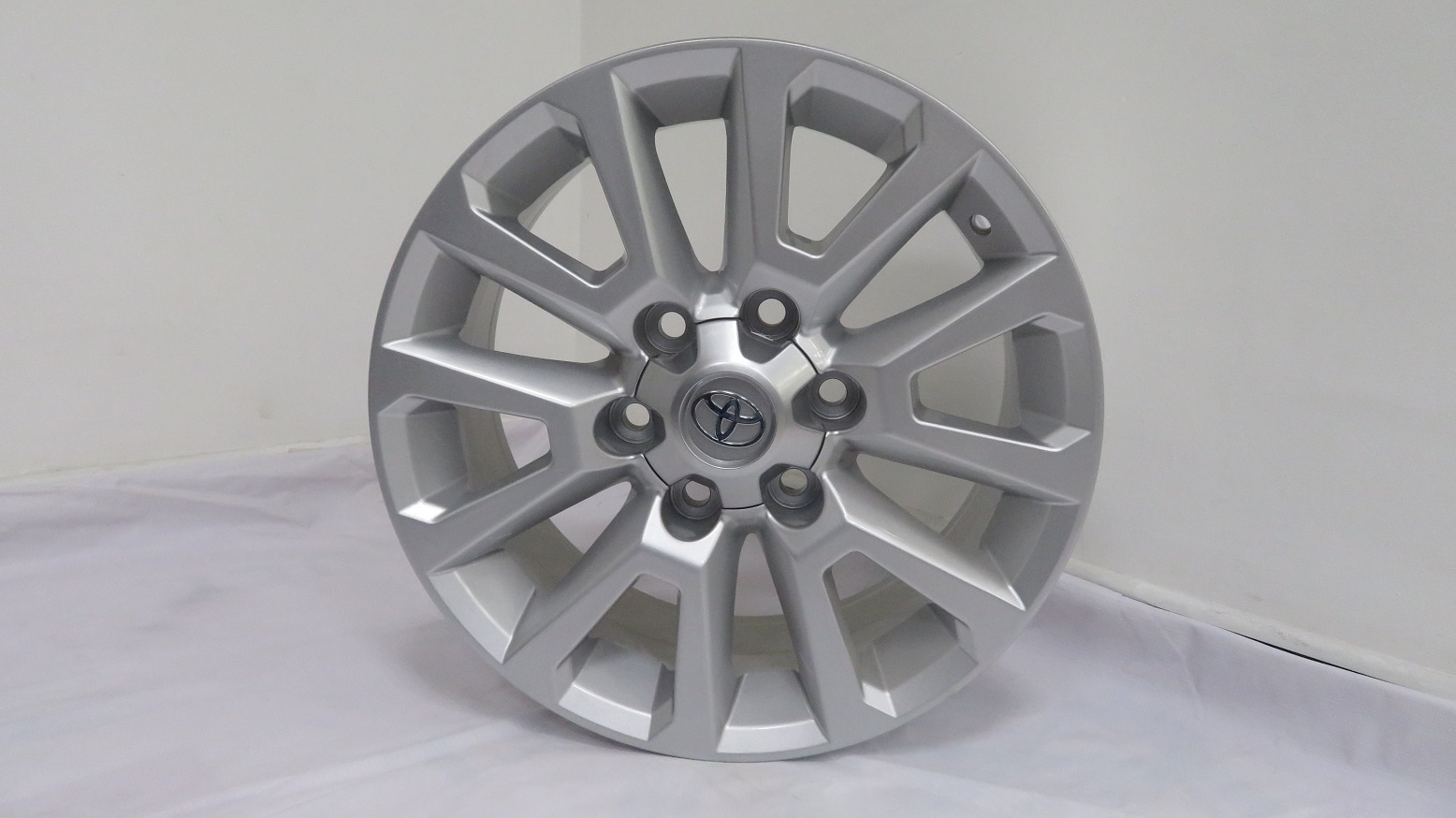 FR 1072 7.5x17/6x139.7 D106.2 ET25 серебристый