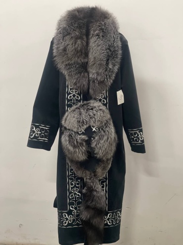 Национальный костюм хаки