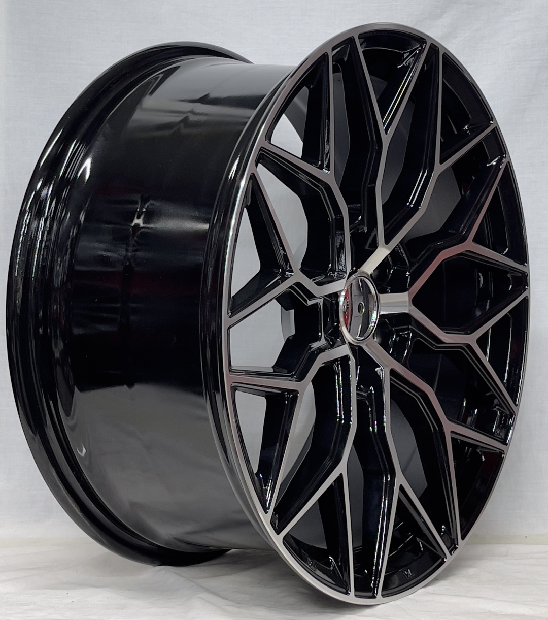 Bai Wheels 507 8.5x19/5x114.3 D73.1 ET35 серебристый, черный