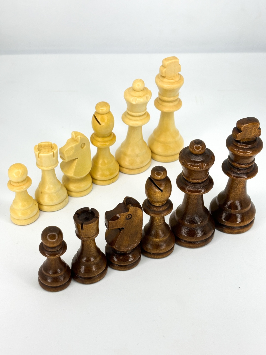 Шахматные фигуры дерево король 9.5 см, конь 5.5 см, ладья 5 см, пешка 4.5 см, ферзь 8.8 см, слон 7 см 32 шт