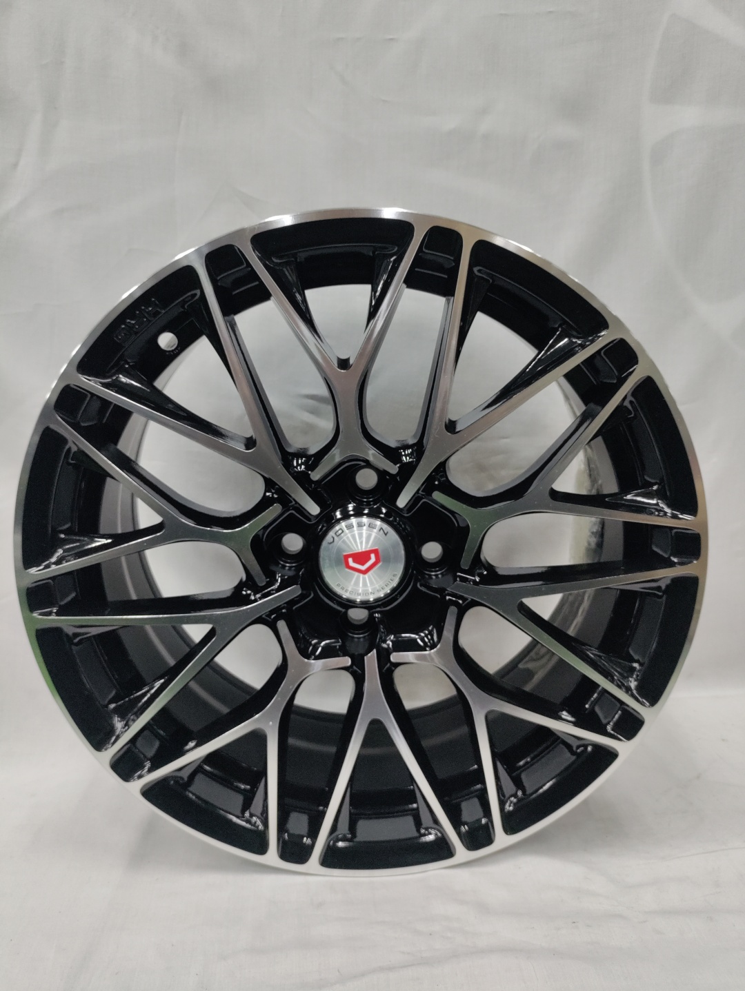 LKN Lkn2033 7x16/4x100 D67.1 ET35 серебристый, черный