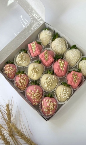 Maison Sweet Berry клубника в шоколаде 884819 20x20 см