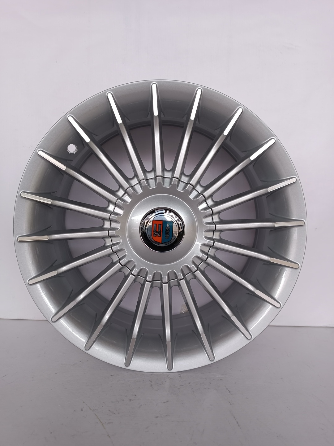HP Wheels 1016 6.5x15/4x100 D67.1 ET35 серебристый