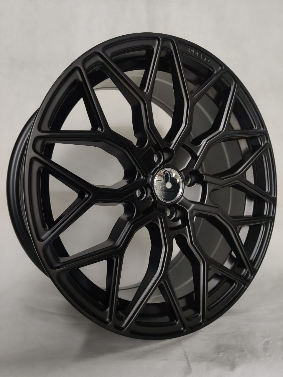 Vossen HF-2 7.5x17/4x100 D67.1 ET35 черный