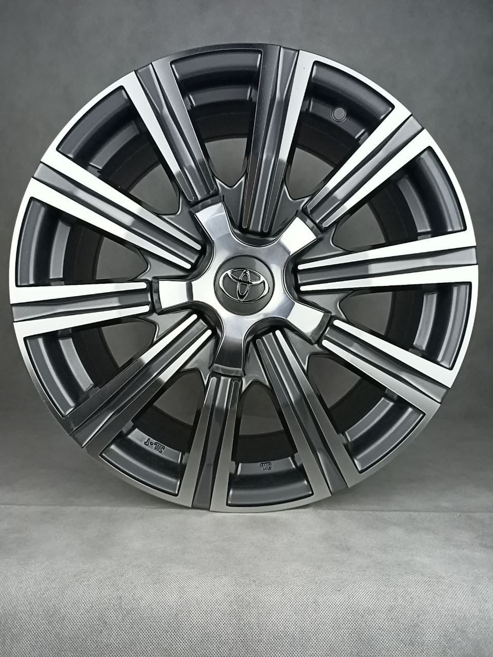 Toyota 1914968 8x17/5x150 D110 ET50 4 диска графит
