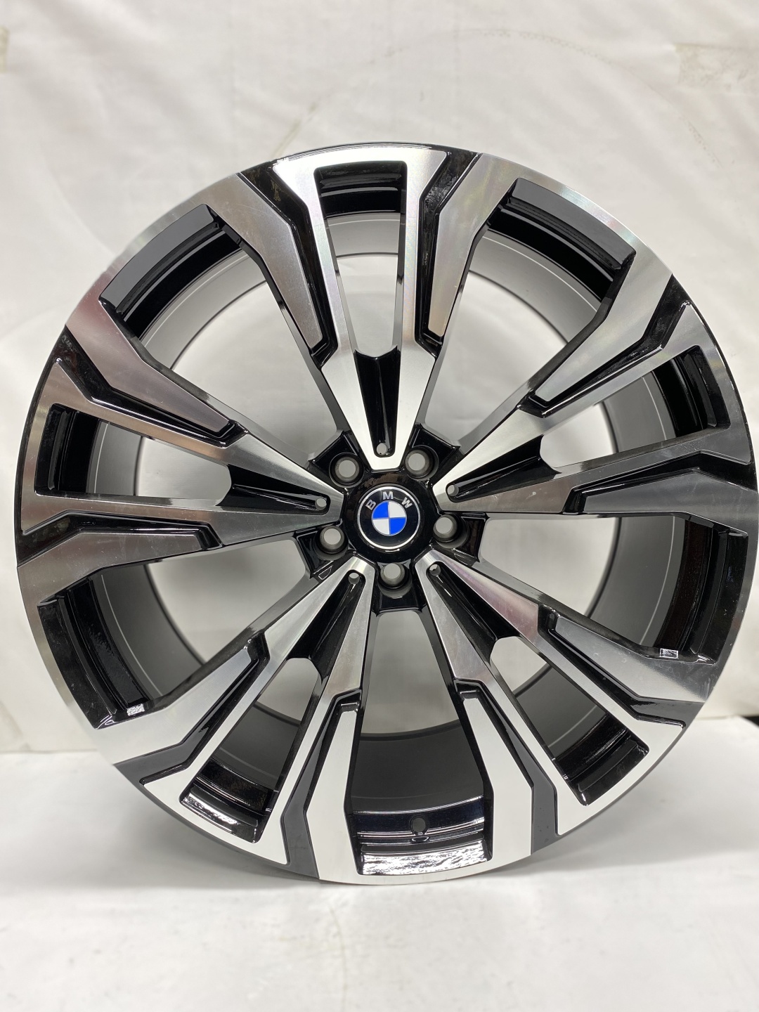 RNO XH 8018 9.5/10.5x20/5x112 D666 ET30.40 серебристый, черный