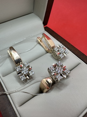 Золото России Alone Jewelry вес 7.44 г золото, фианит