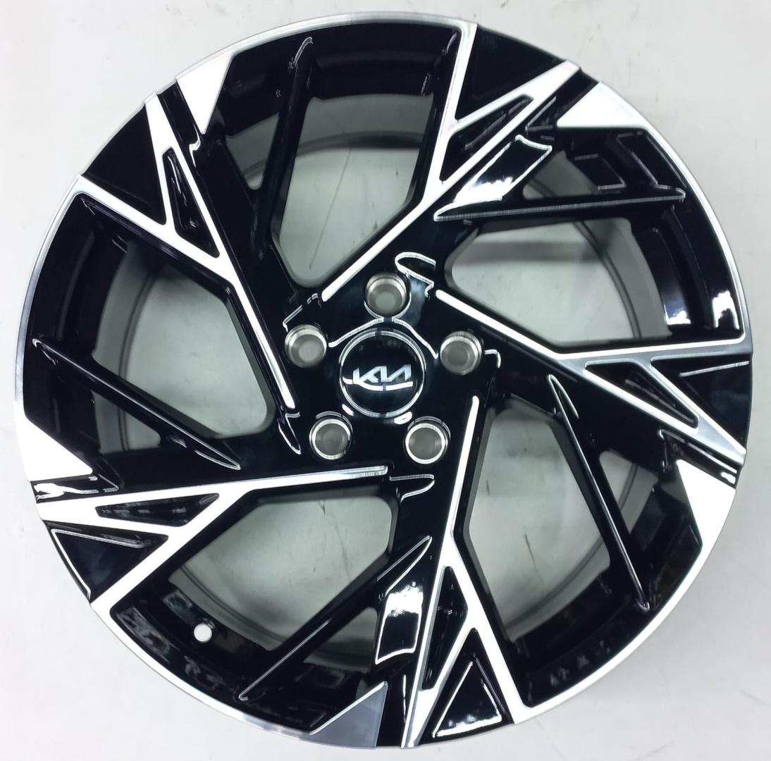 KIA 1216 7.5x18 5x114.3 D67.1 ET49 4 диска черный, серебристый