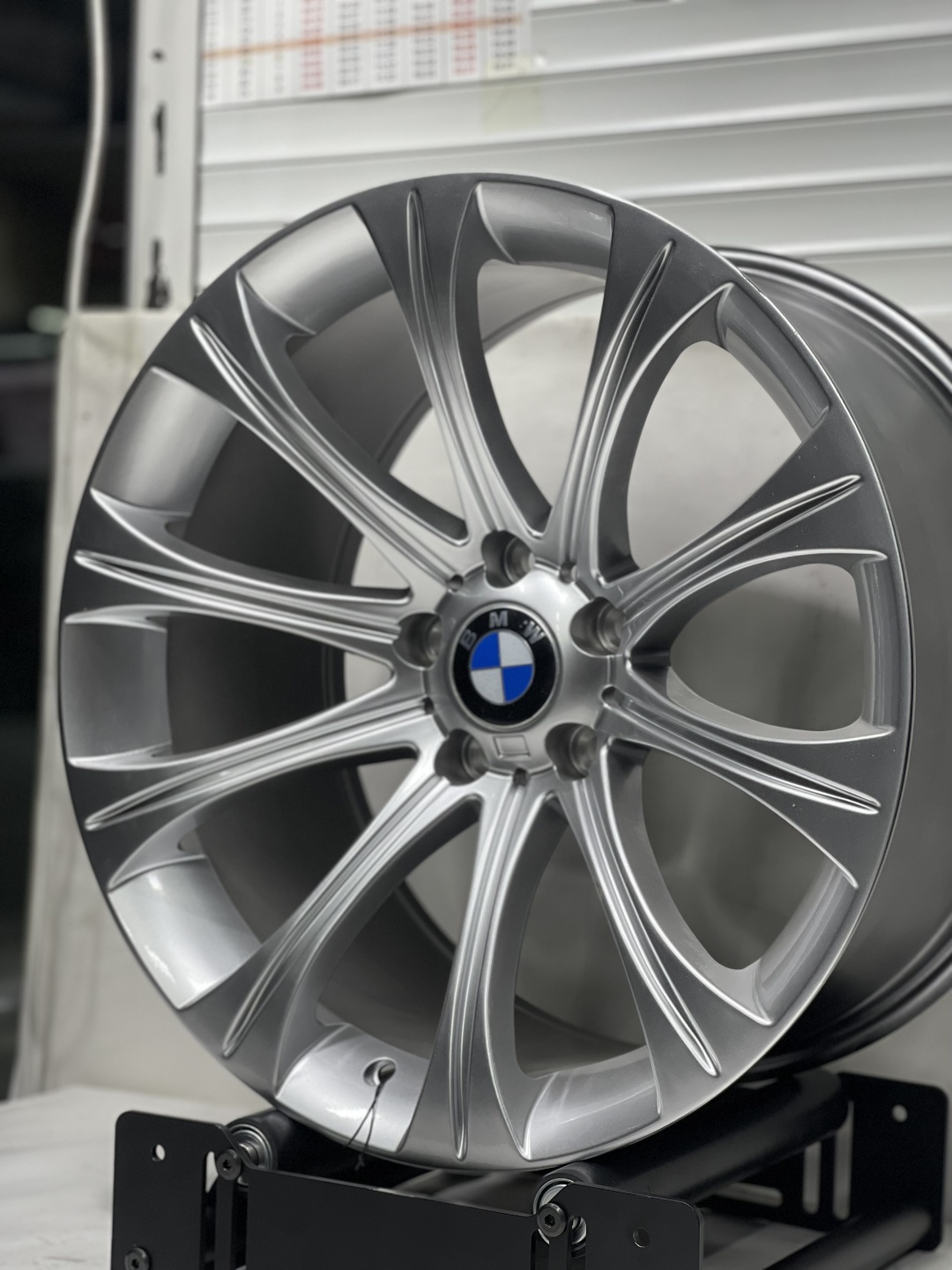 Top Grade BMWE60 9/10x19/5x120 D72.6 ET16 4 диска серебристый