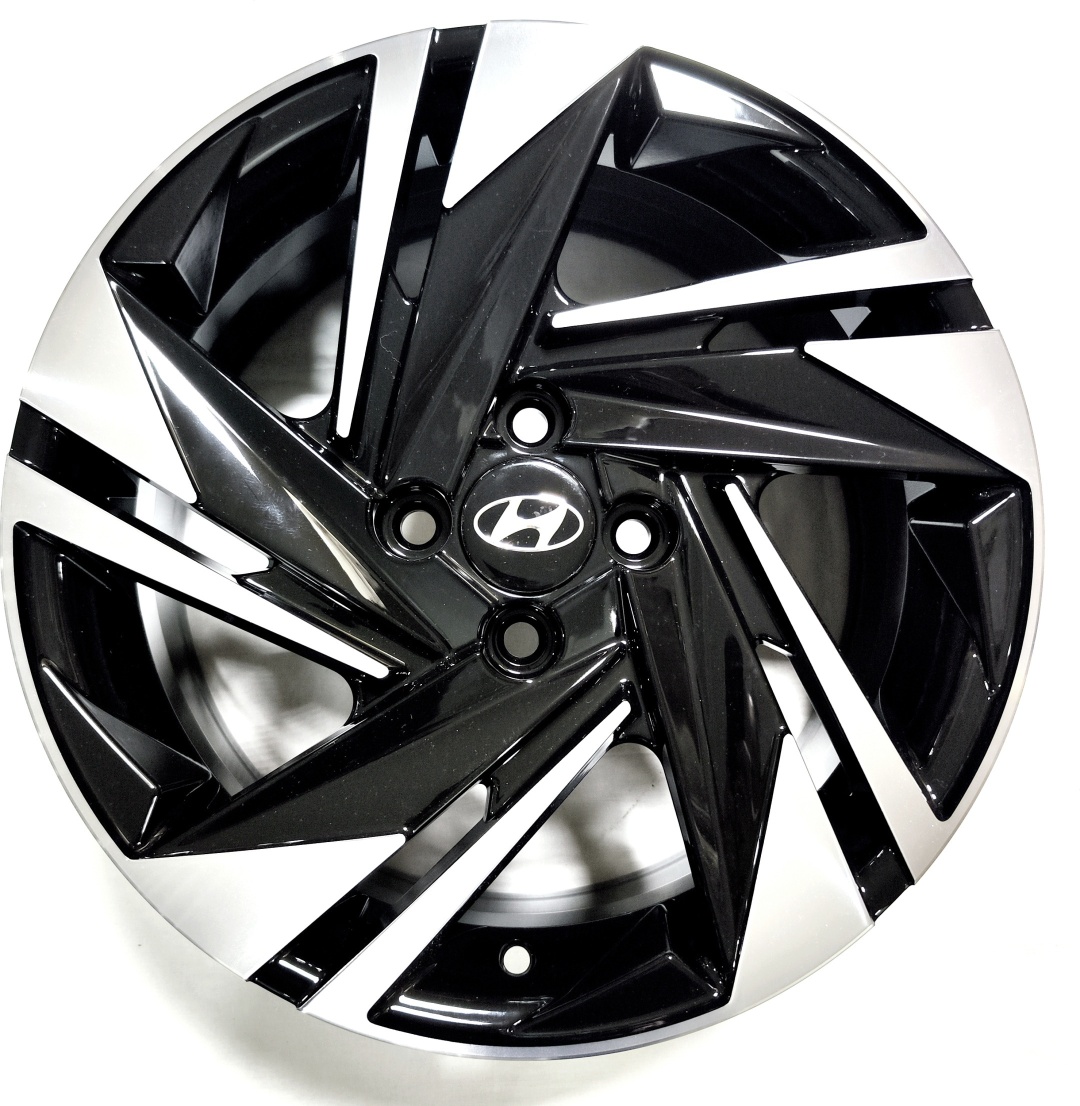 Hyundai 01 6.5x16/4x100 D67.1 ET45 черный, серебристый