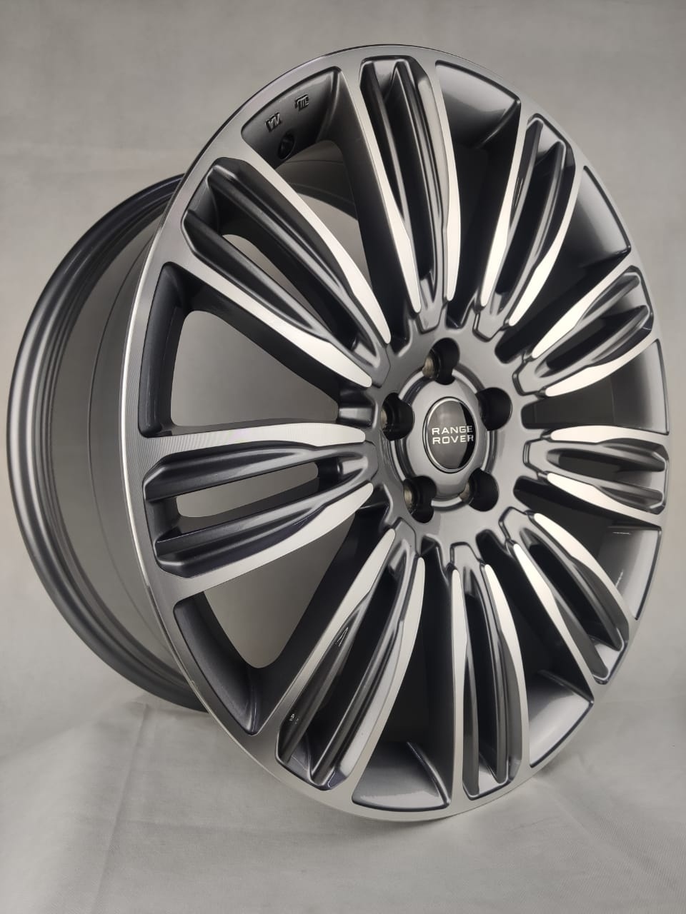 Range Rover LB531204 9.5x21/5x120 D72.6 ET48 серый