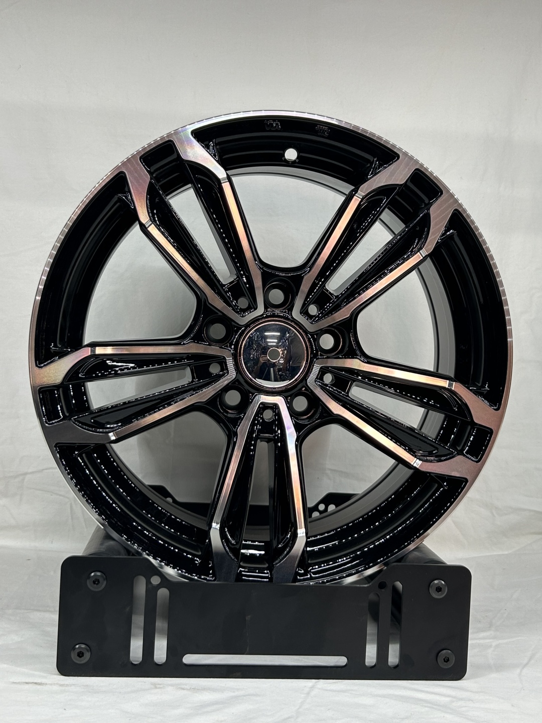 LKN Lkn3356 7x16/5x108 D67.1 ET35 4 диска черный, серебристый