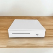 Сейф AT денежный ящик AT405w ключевой, электронный замок (405х110х412 мм)