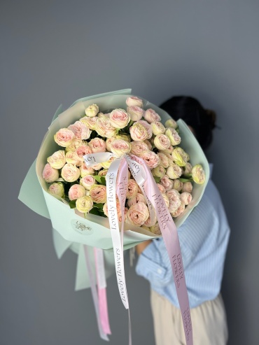 Lovely flowers моно-букет с открыткой кустовая пионовидная роза 15 шт 60 см