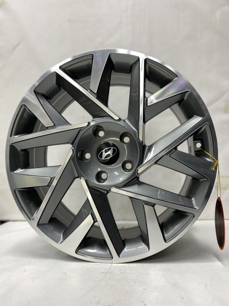 Wheels 1072 7.5x18/5x114.3 D67.1 ET48 серый, серебристый
