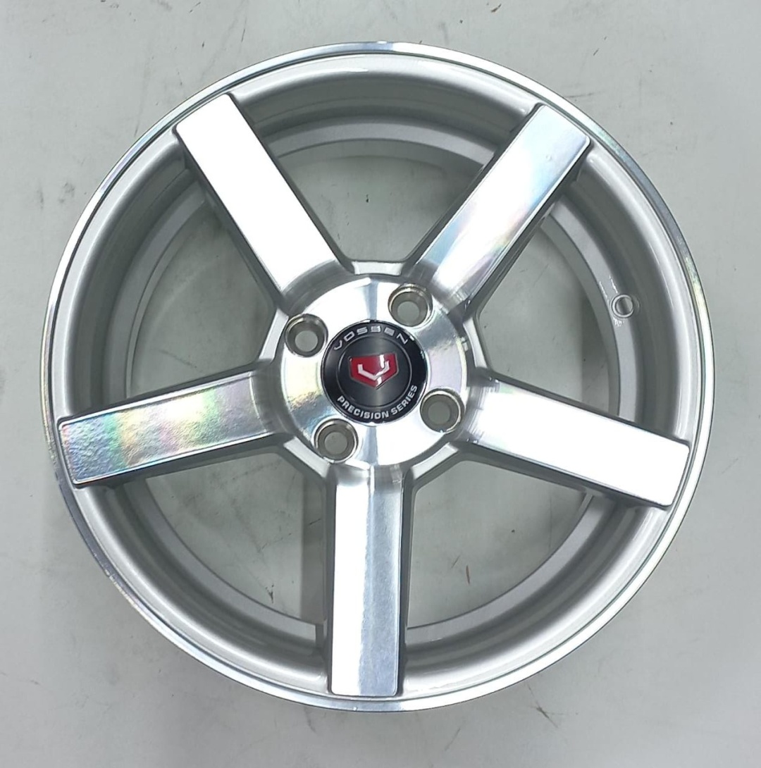 Vossen 693 7x15/4x100 D67.1 ET30 серебристый