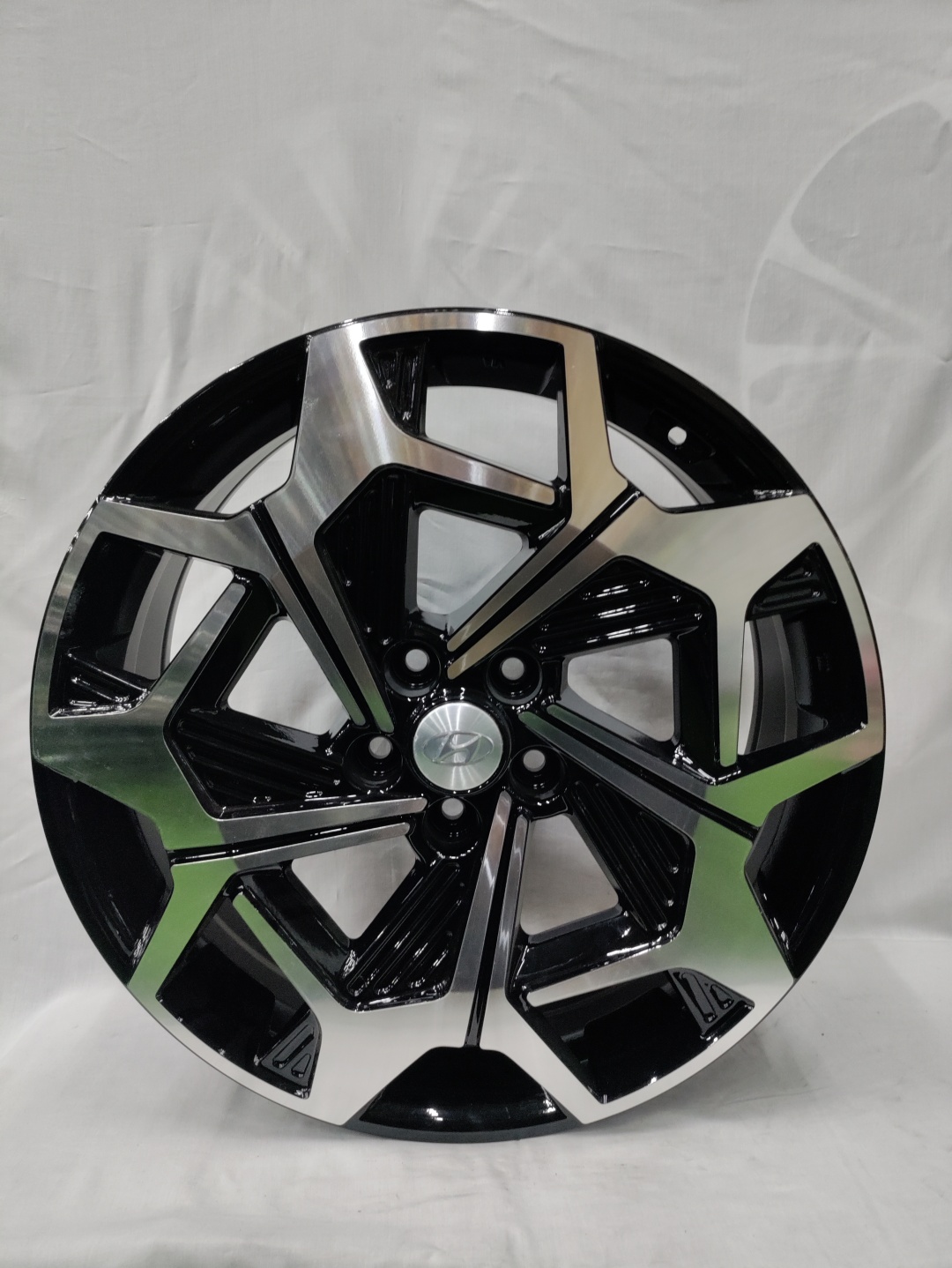 LKN Lkn1009 7.5x20/5x114.3 D67.1 ET49 серебристый, черный