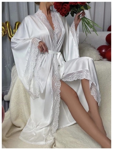 Атласный халат белый