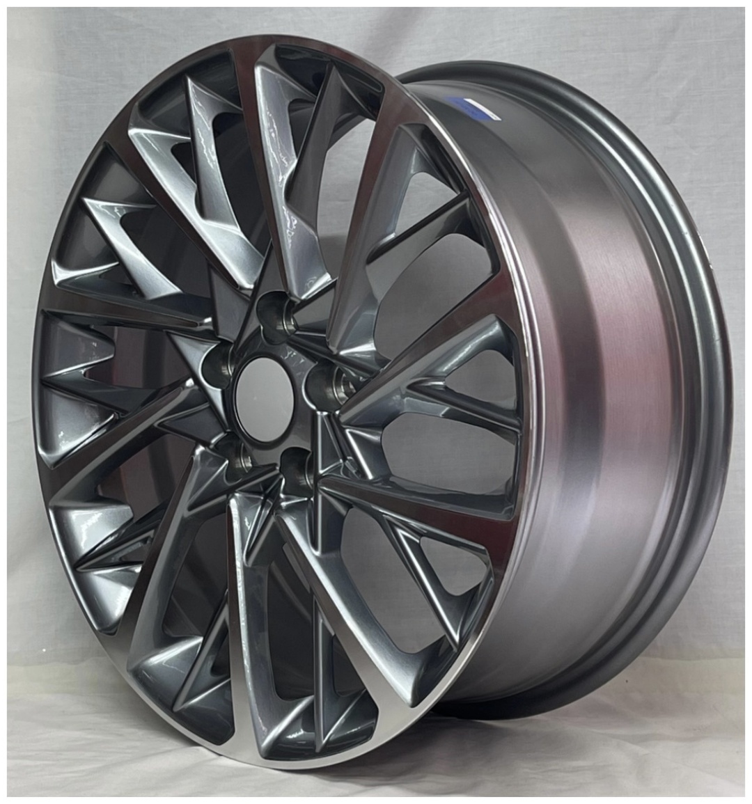 SSM 709 7.5x17/5x114.3 D67.1 ET45 серый, серебристый