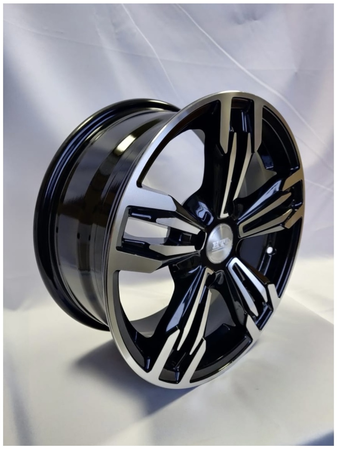 SSM 6080 6.5x15/4x100 D67.1 ET35 черный, серебристый