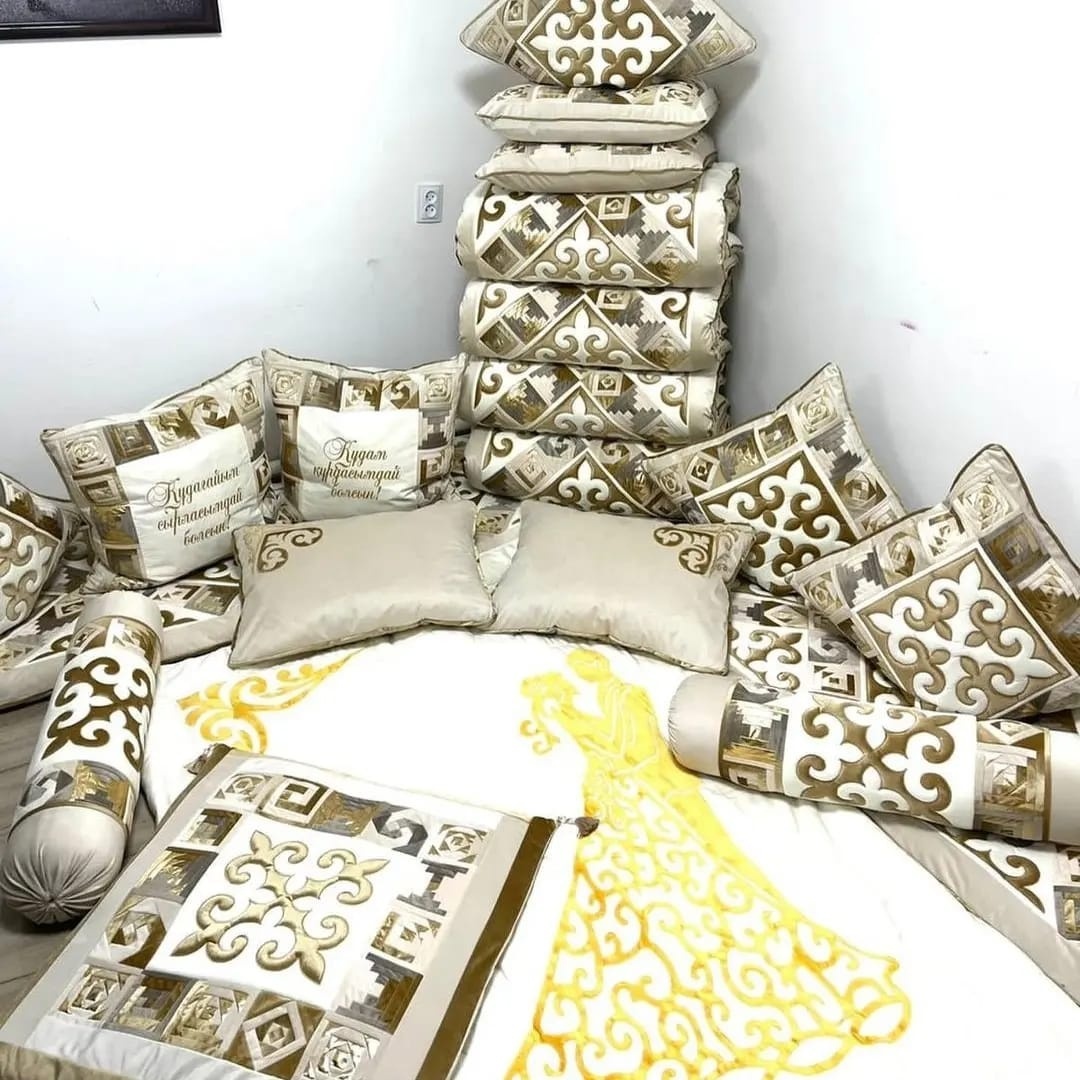 Комплект корпе с подушками 230x80 см, вата, золотистый