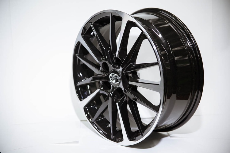 Auher 123 7x17/5x114.3 D60 ET35 черный, серебристый