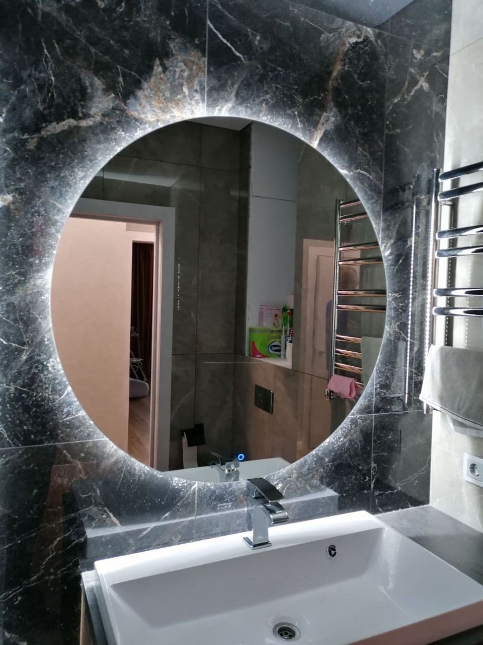 Зеркало настенное 70x70 см