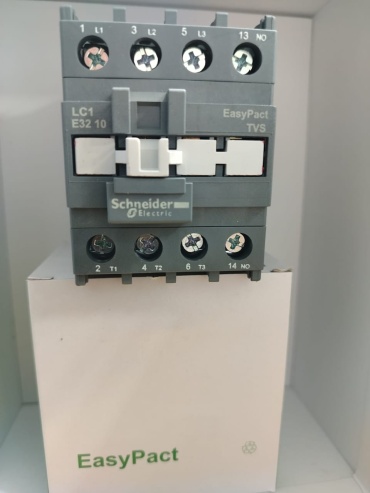 Schneider Electric контакторный блок/пускатель комбинированный 32A, LC1E3210M5
