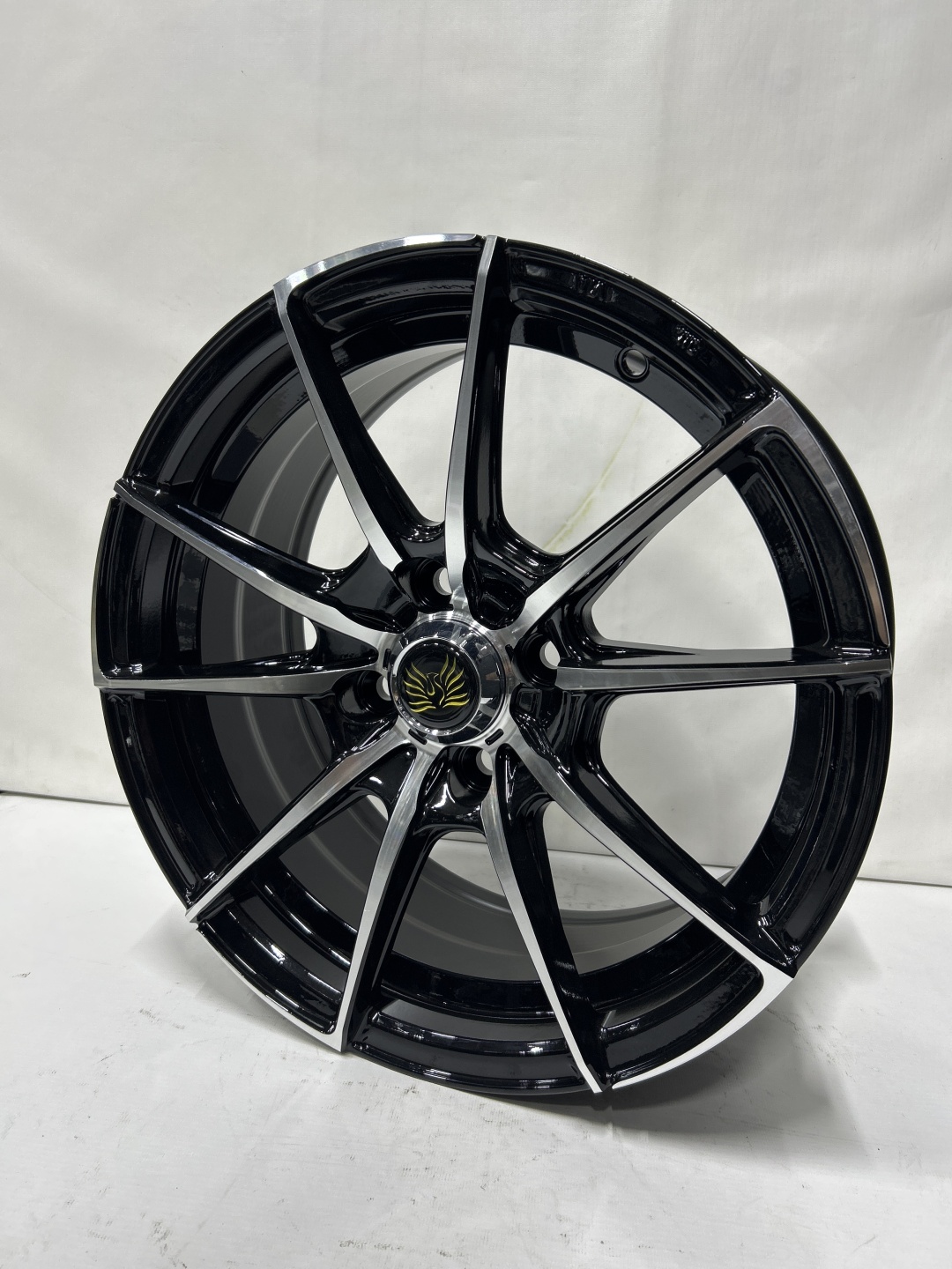 LKN 3467 6.5x15/4x100 D67.1 ET35 черный, серебристый