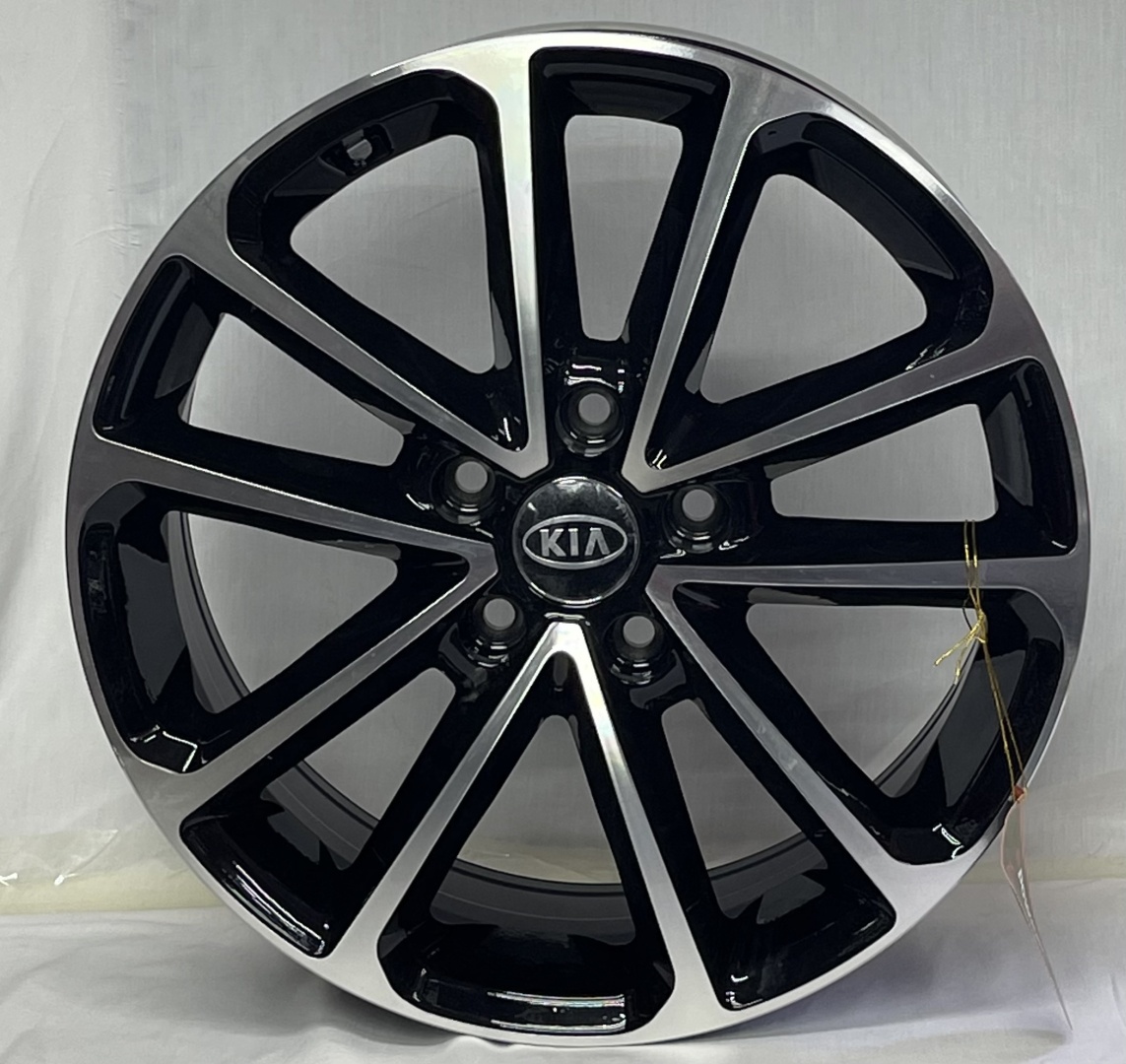 KIA 5096 7x17/5x114.3 D67.1 ET45 черный, серебристый