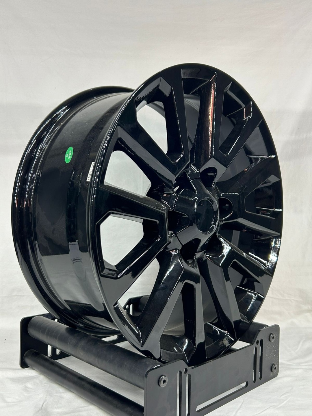 LKN 1072 7.5x18/6x139.7 D106.2 ET25 4 диска черный