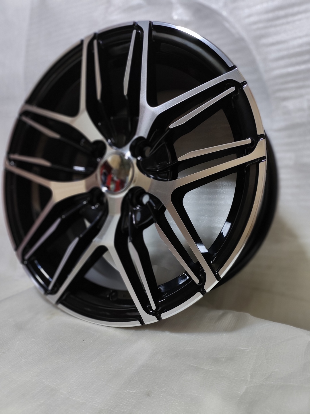 BW H1056 6.5x15/4x100 D67.1 ET35 черный, серебристый