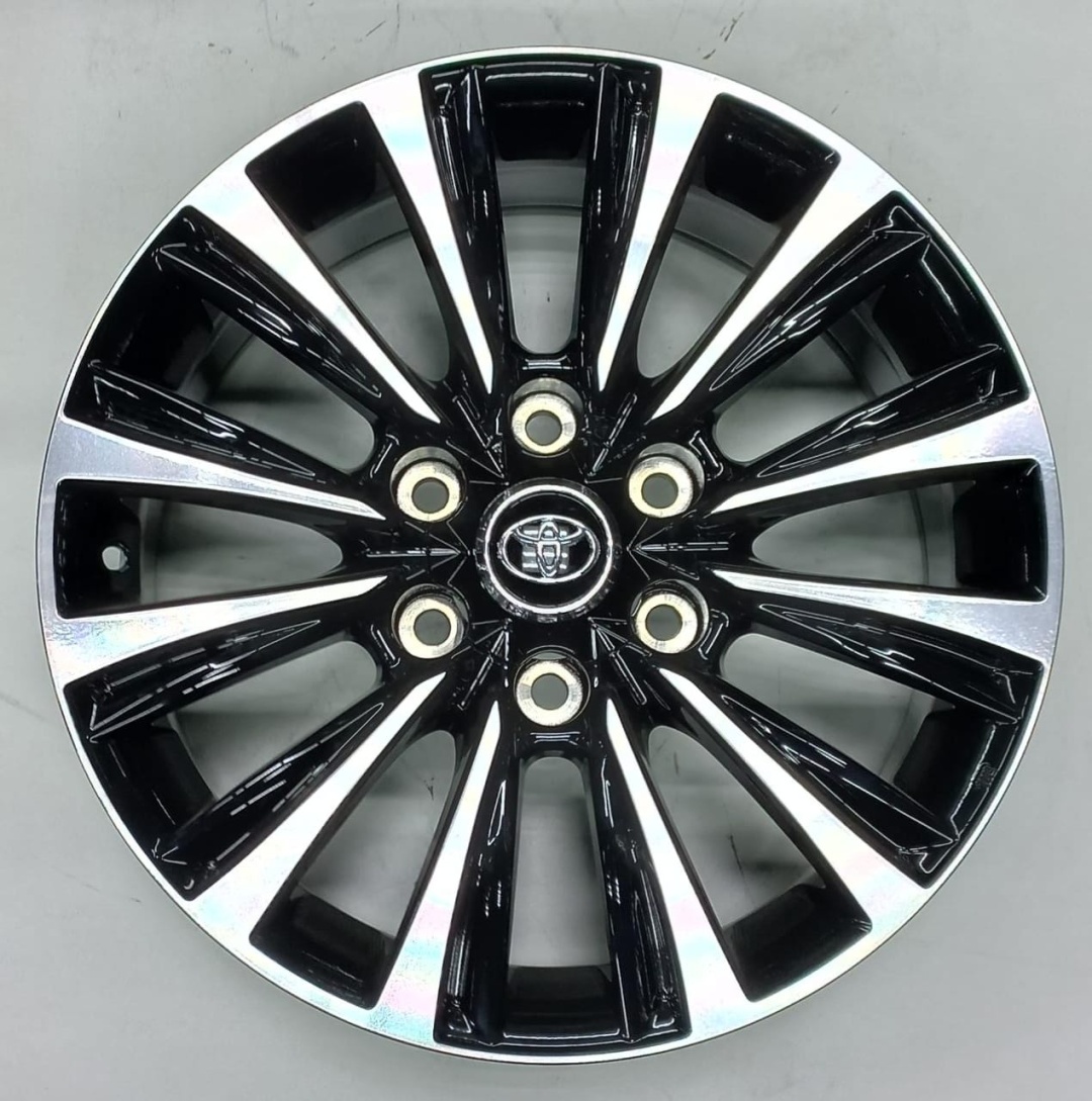 Toyota 1778 7.5x18/6x139.7 D106.1 ET20 черный, серебристый