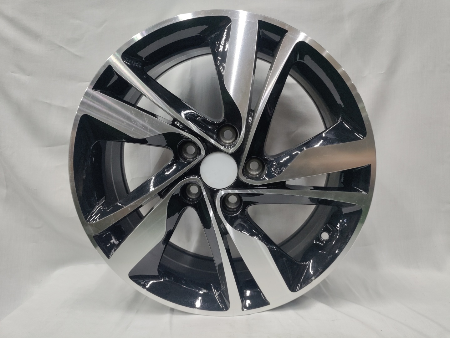 LKN Lkn518 7x17/5x114.3 D67.1 ET50 серебристый, черный