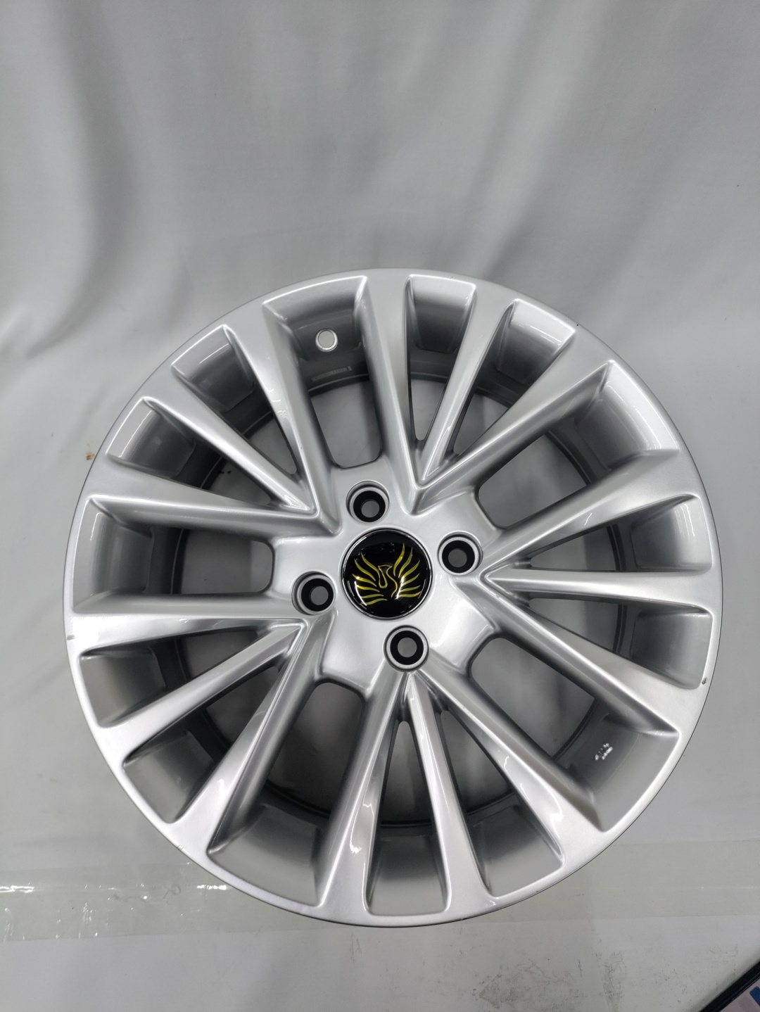 LKN 3329 6x15/4x100 D67.1 ET35 серебристый