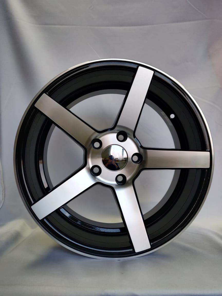 Vossen 274 8x17/5x114.3 D67.1 ET35 серебристый