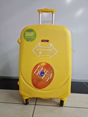 Чемодан Ambassador A8503 поликарбонат 48 л желтый