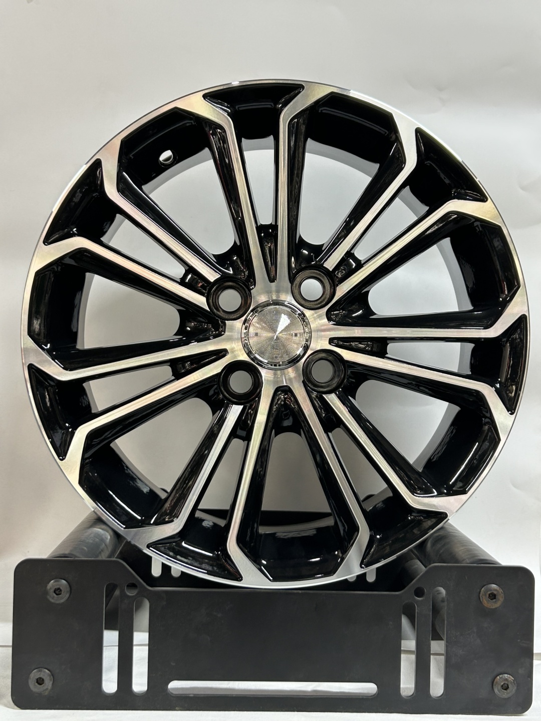 LKN Lkn09080 6.5x16/4x100 D54.1 ET35 4 диска черный, серебристый
