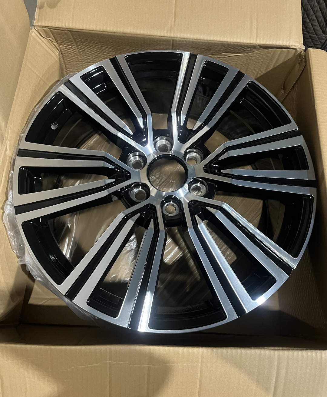 Antata Lexus 8.5x22/6x139.7 D95.1 ET56 4 диска черный, серебристый