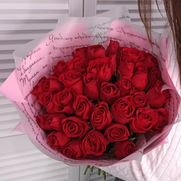 FloraLux моно-букет с открыткой роза 27 шт 50 см