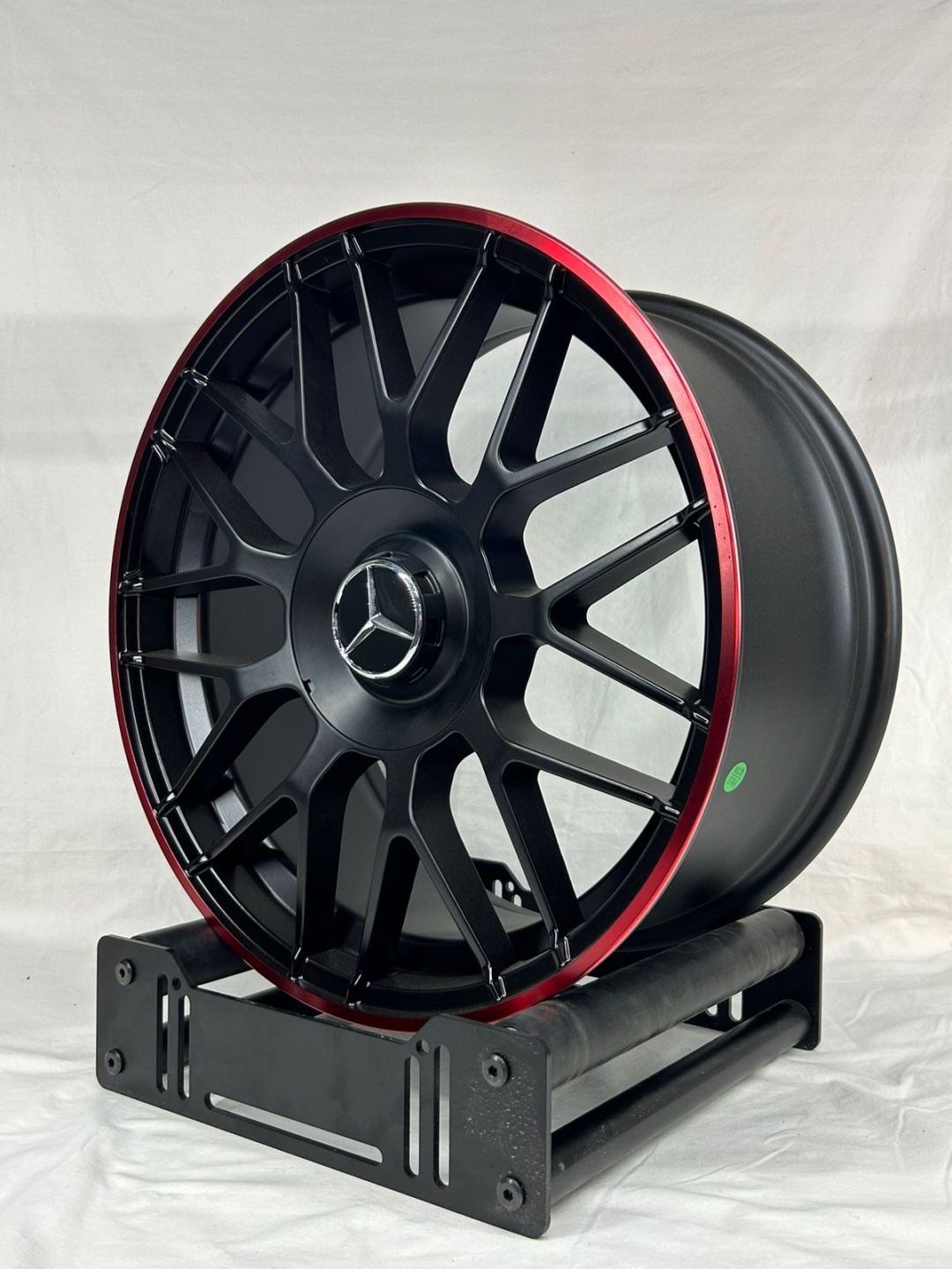 LKN 020 8.5x18/5x112 D66.6 ET35 4 диска черный, красный