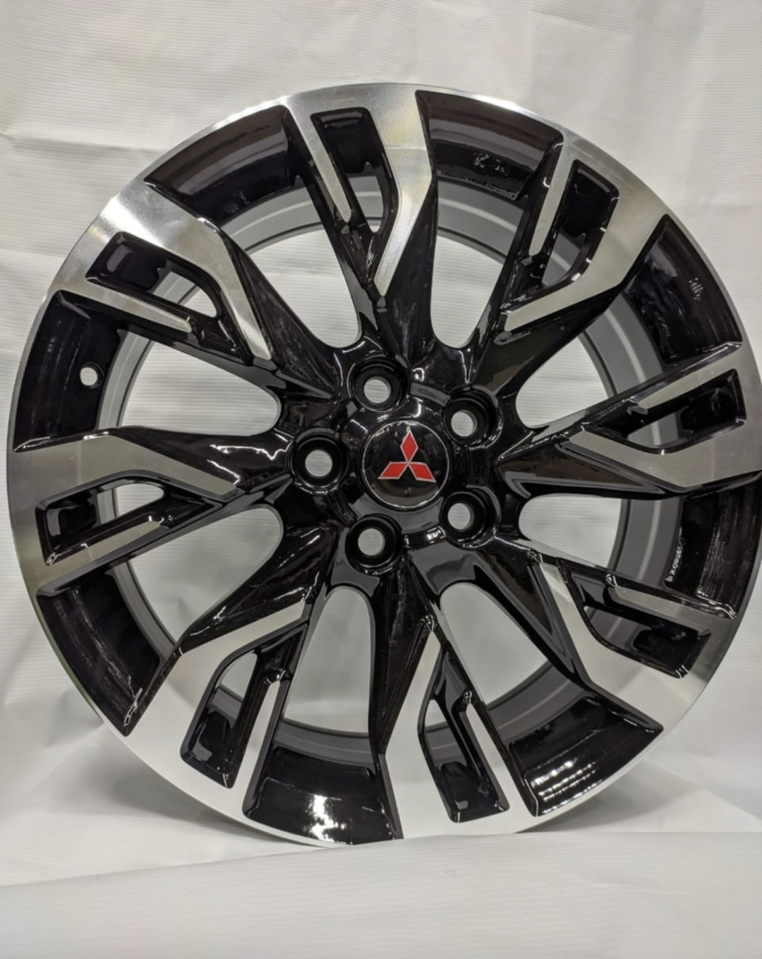 ACQ TAA59399 7x18/5x114.3 D67.1 ET38 4 диска черный, серебристый