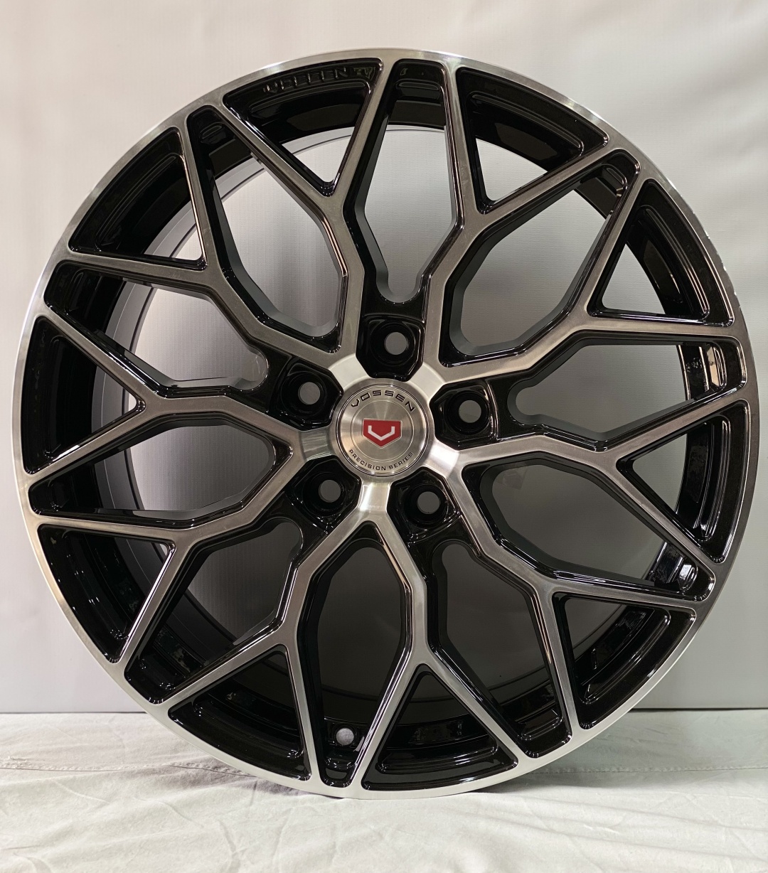Vossen 1701 7.5x17/5x114 D67.1 ET35 черный
