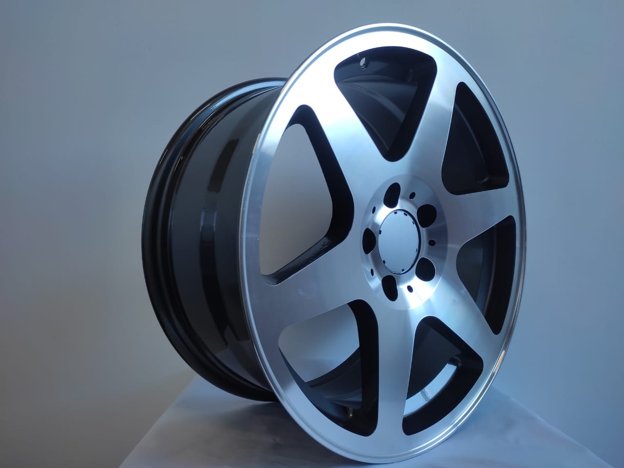 Wheels BJ010 8x17/5x112 D66.6 ET35 серебристый, черный