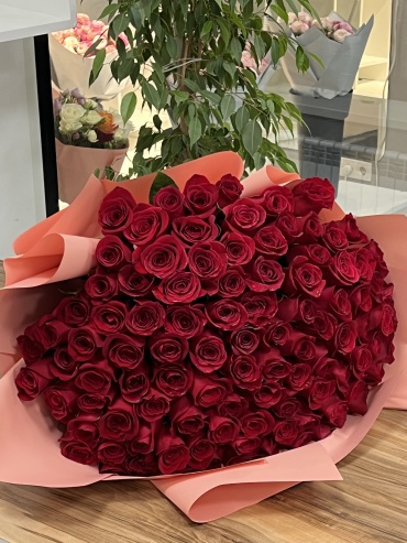 Flowers Center Astana моно-букет в оформлении роза 101 шт 60 см